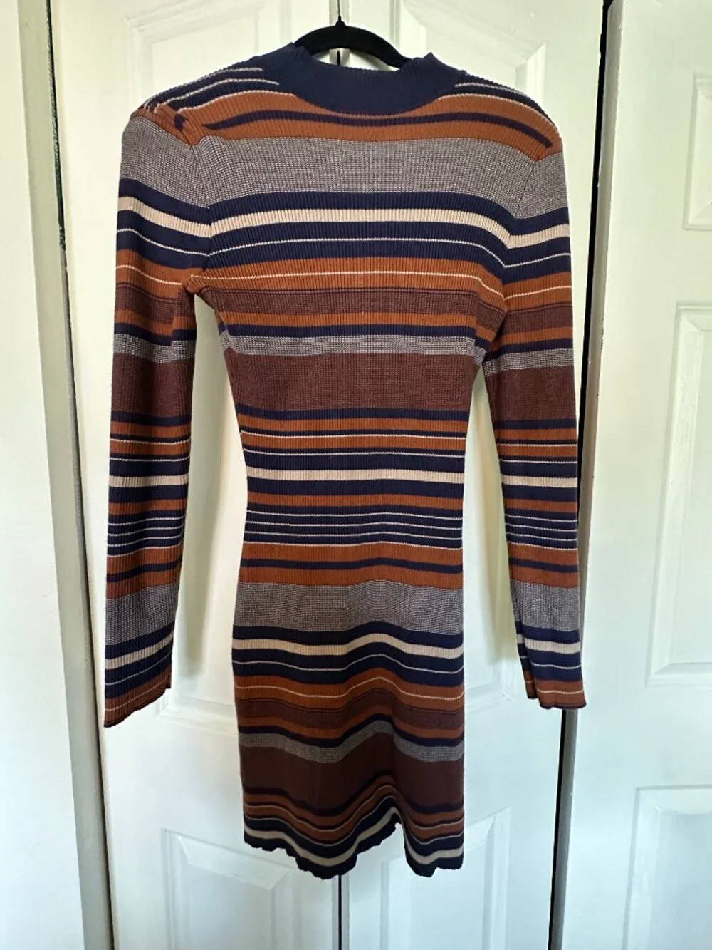 Long Sleeve Dress - Picture 3 of 4